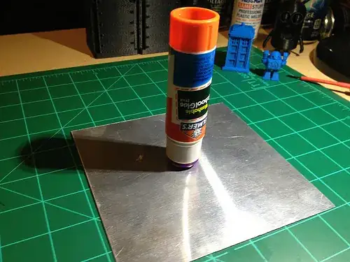 Me Gluing his print bed (No Need FOr tape)