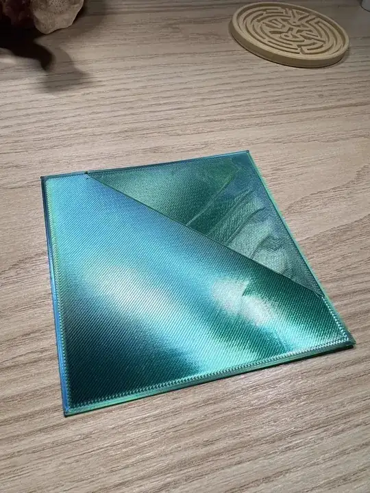 Photo of the first two layers of a printed model; the second layer looking very different Photo of the first two layers of a printed model; the second layer looking very different